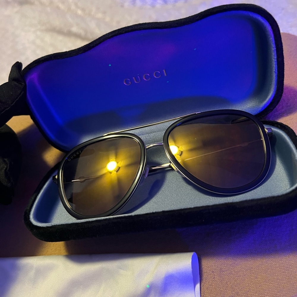GUCCI
GG0062S AVIATOR SUNGLASSES